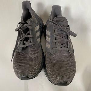 Men sneakers, color gray size 12